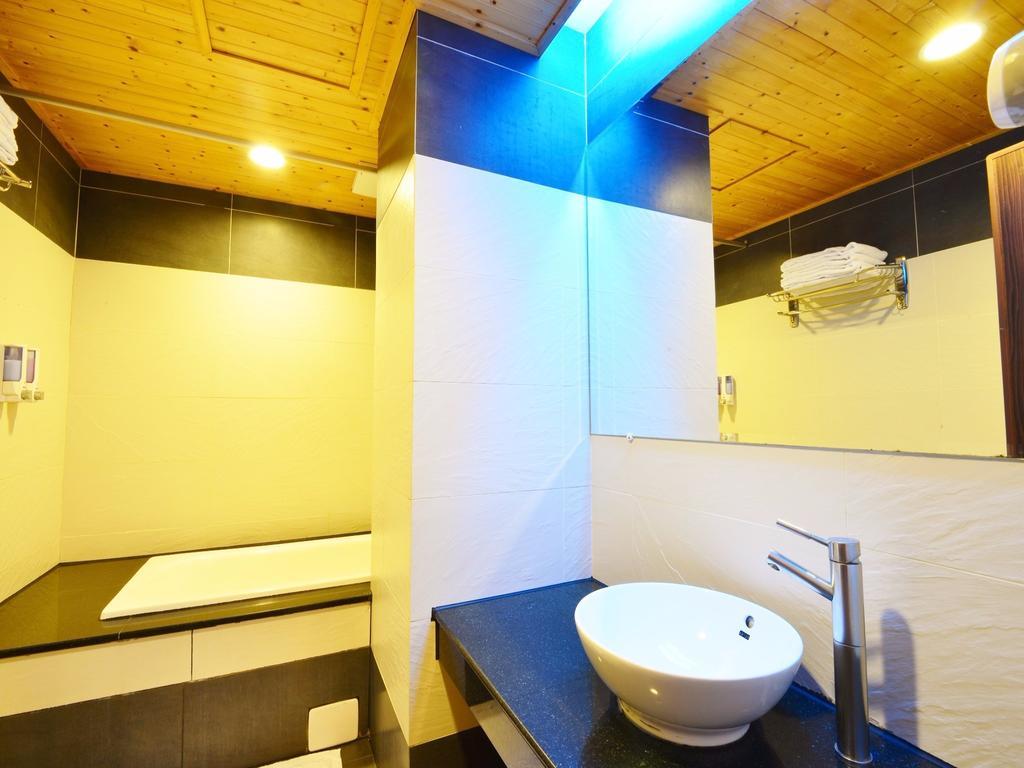 Tranquil Sea Vacation Hotel Kenting Buitenkant foto