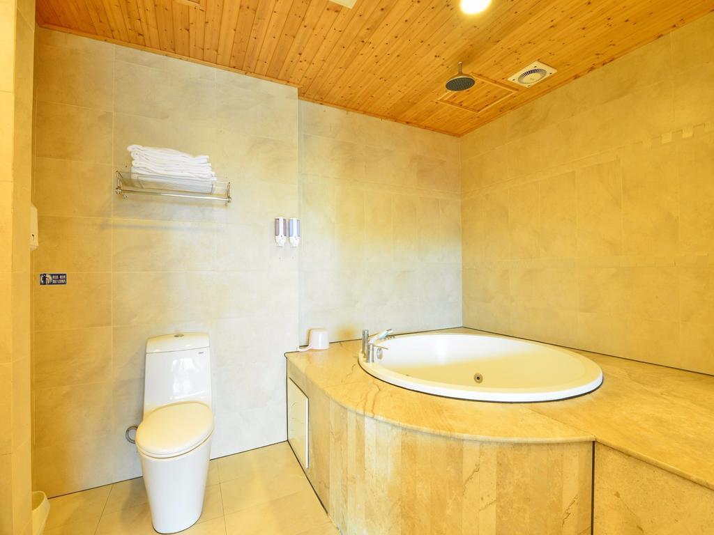 Tranquil Sea Vacation Hotel Kenting Buitenkant foto