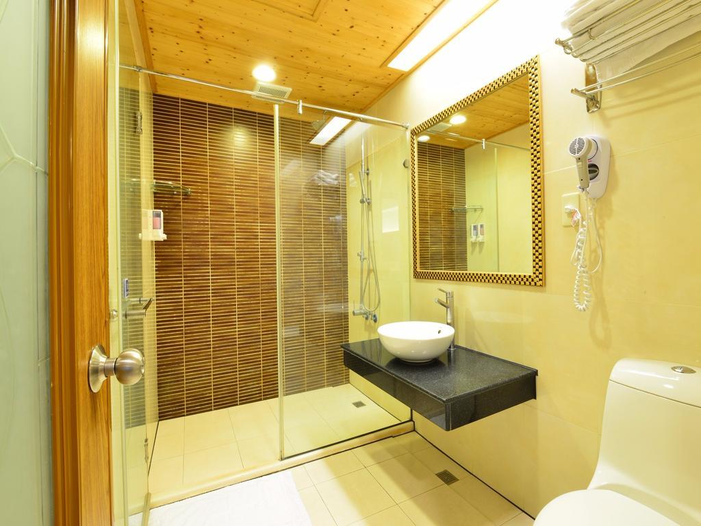 Tranquil Sea Vacation Hotel Kenting Buitenkant foto