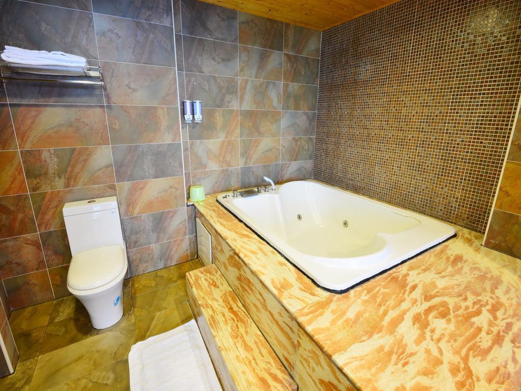 Tranquil Sea Vacation Hotel Kenting Buitenkant foto