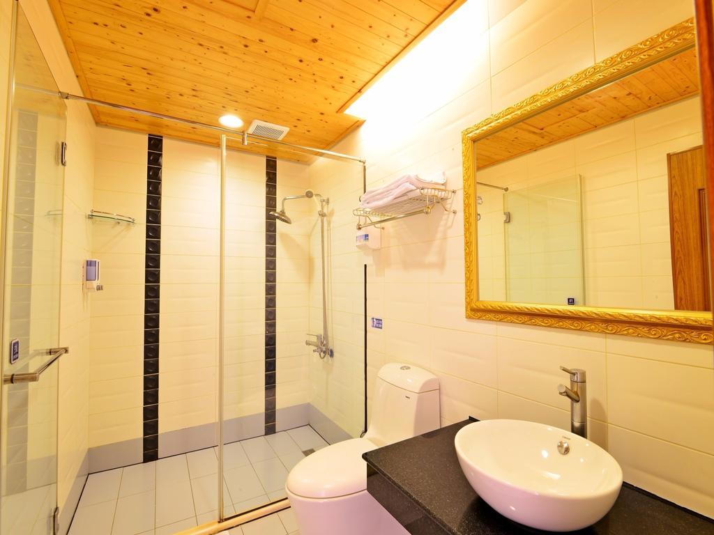 Tranquil Sea Vacation Hotel Kenting Buitenkant foto